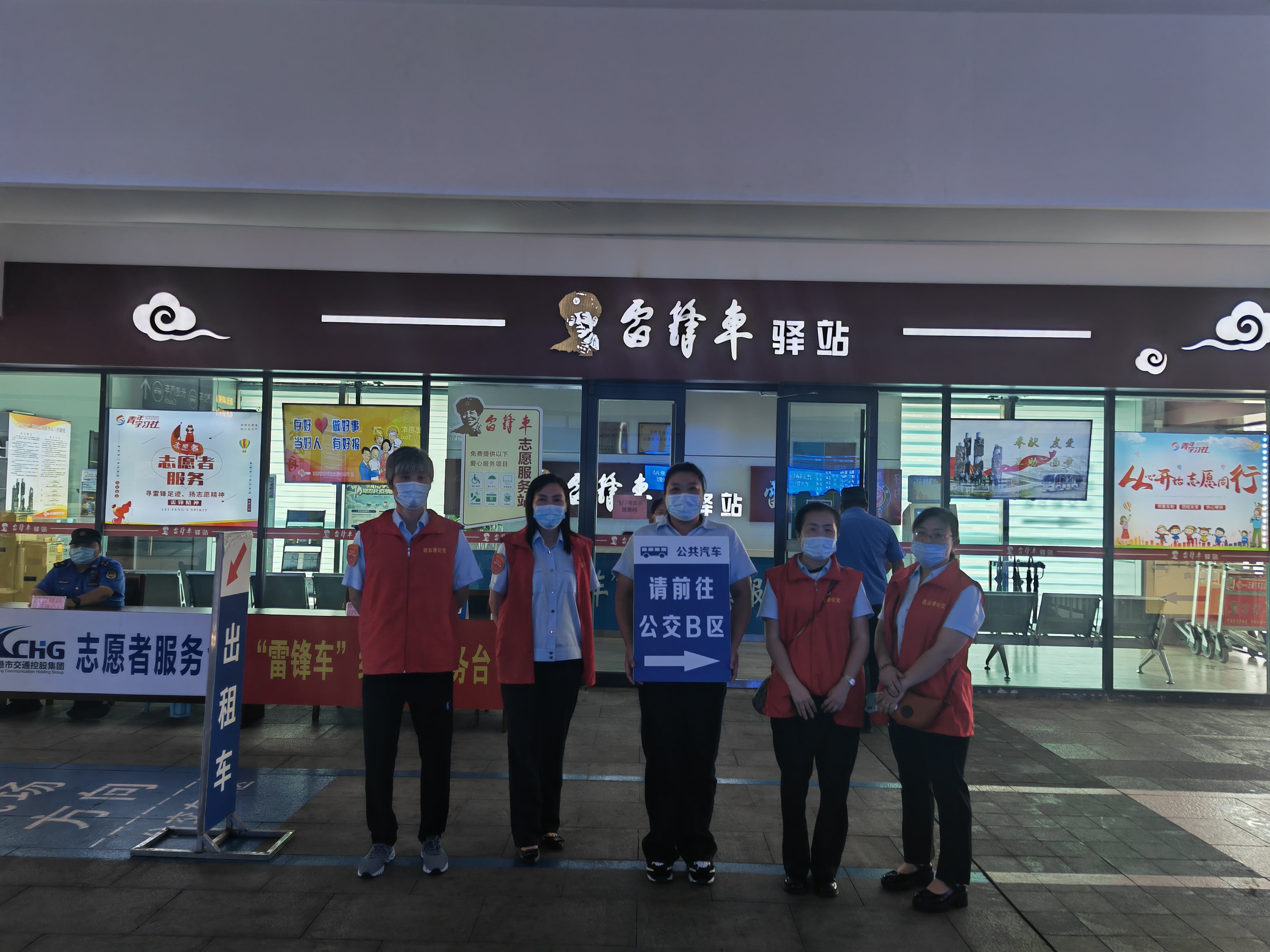 公交集團(tuán)公交事業(yè)一部多措并舉引導(dǎo)旅客綠色出行 開展火車站公交志愿者服務(wù)引導(dǎo)活動