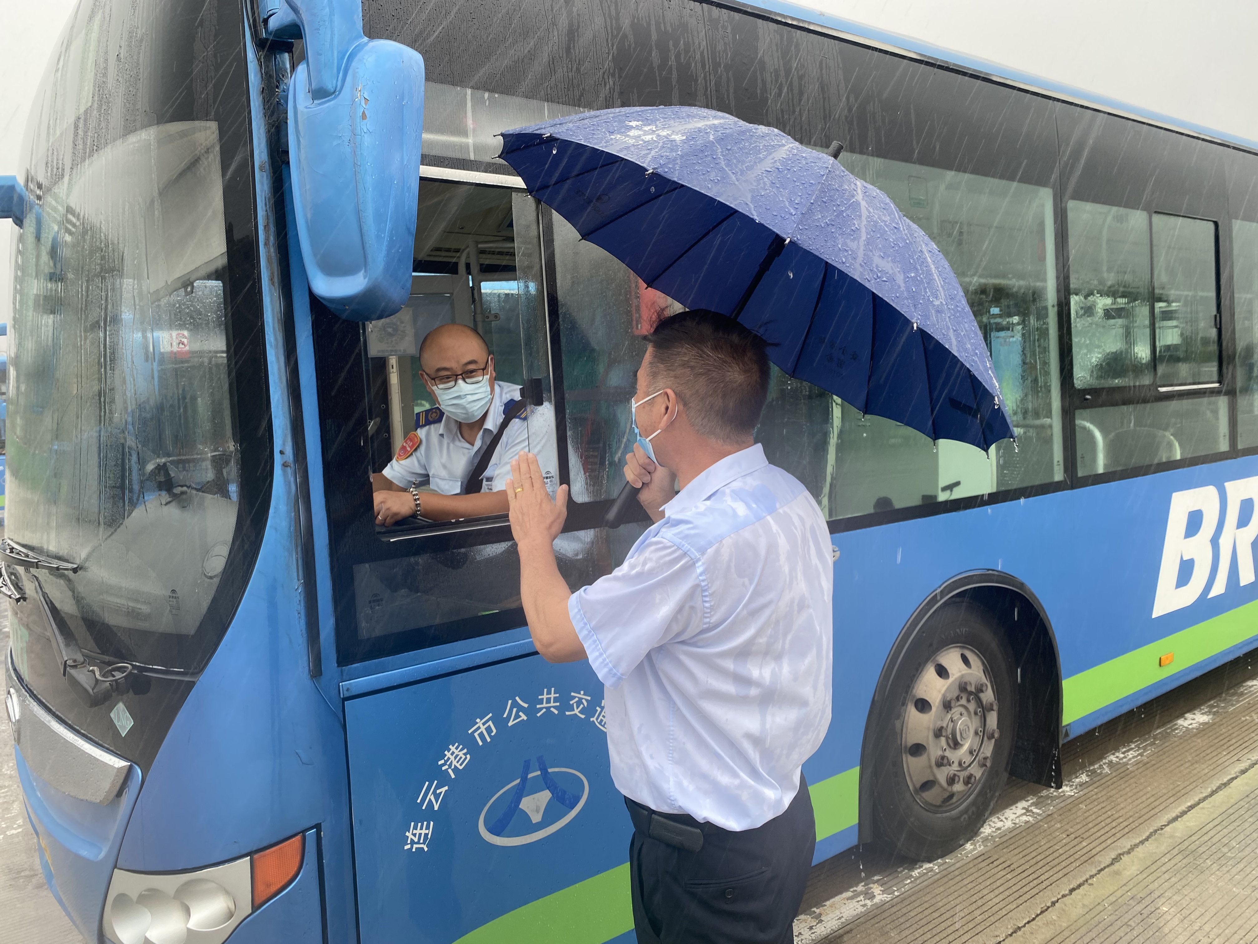 公交集團快速公交事業部全力做好防臺風工作