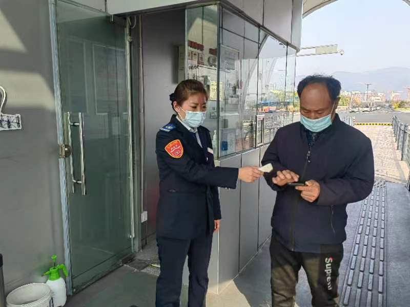 快速公交事業部站務員孟金幫助乘客找回丟失的手機獲感謝