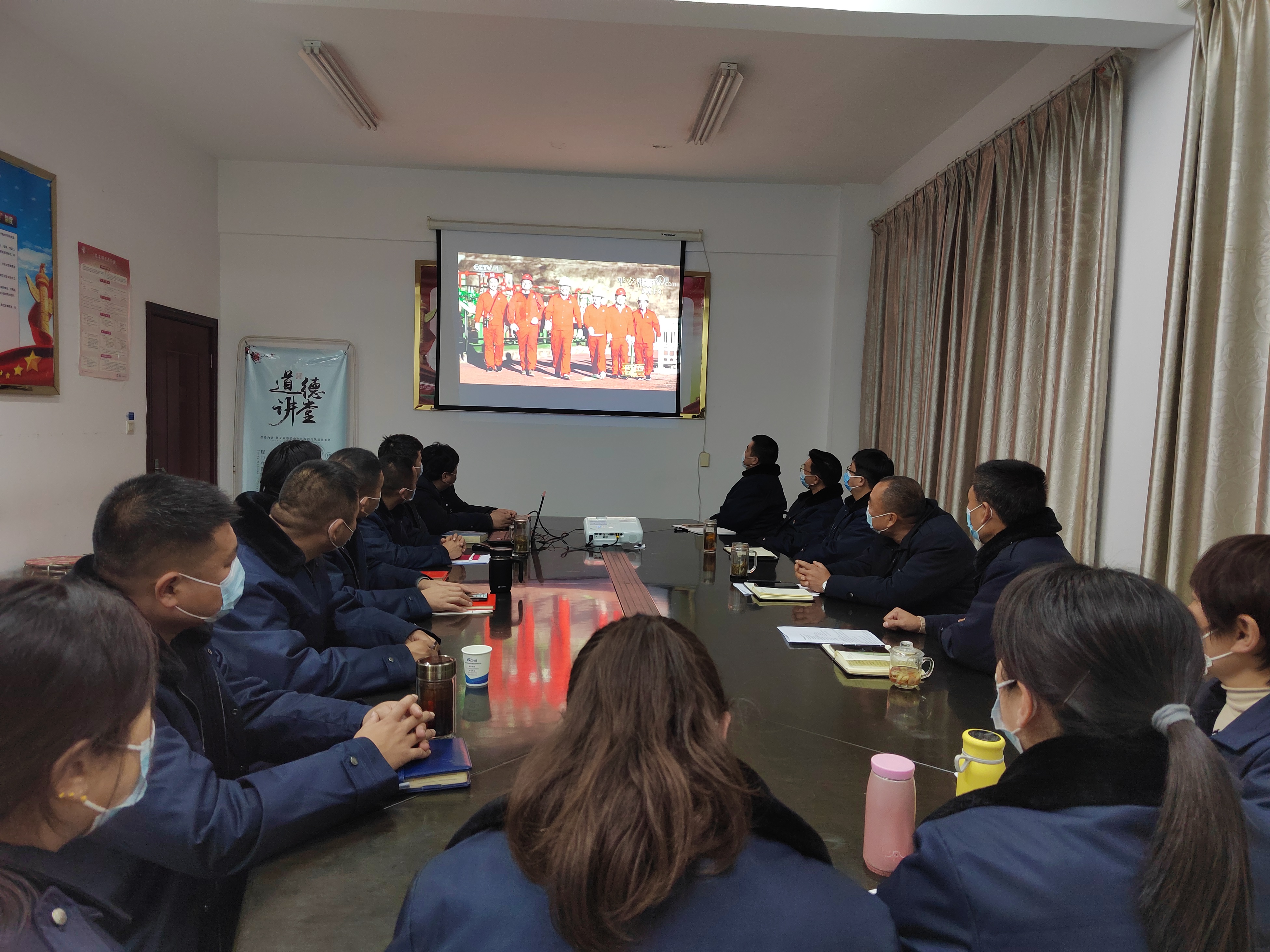 公交集團公交事業二部組織觀看《平安行·2022》專題節目