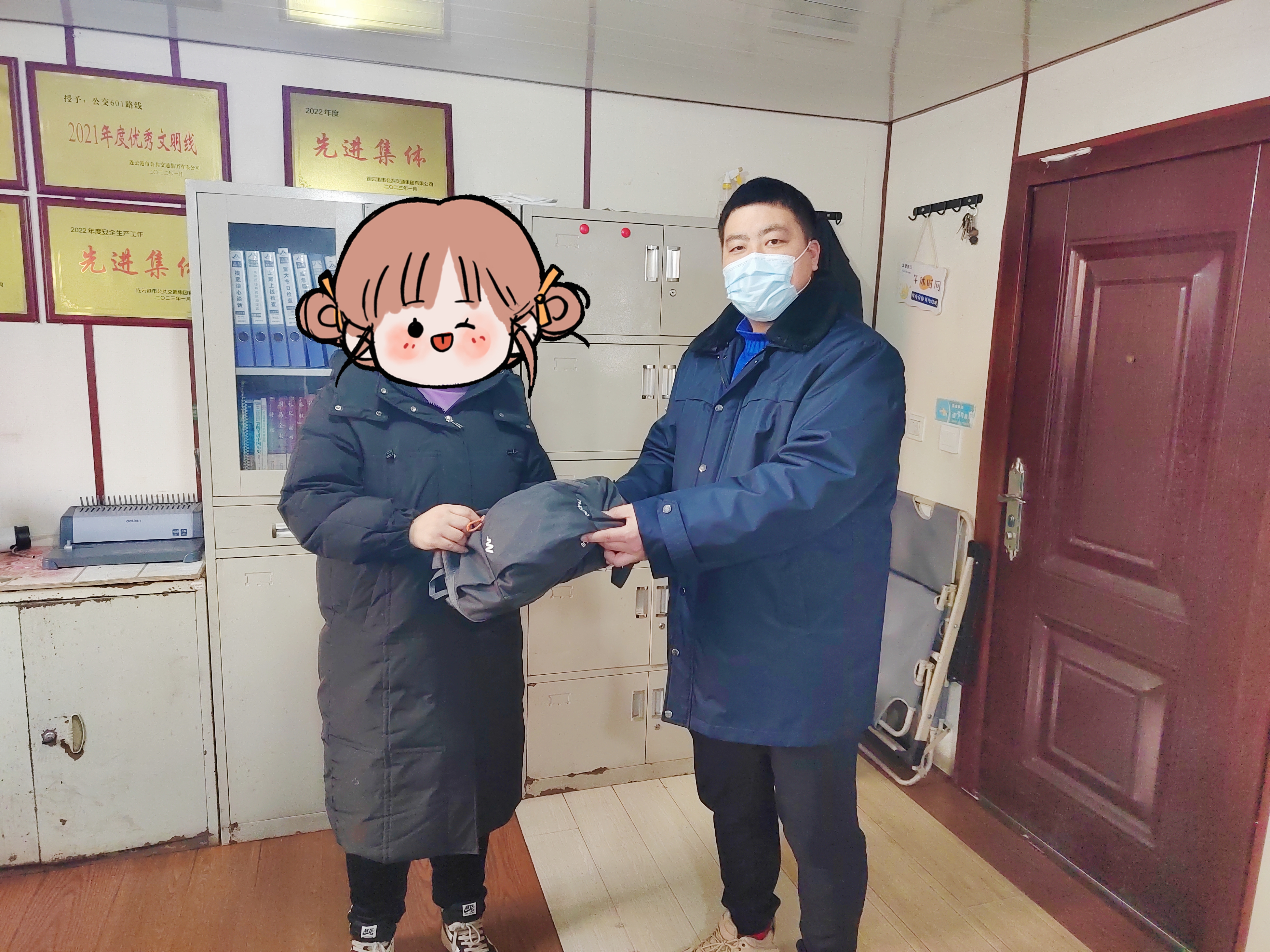 近萬元港幣、澳門幣落公交，司機撿到歸還