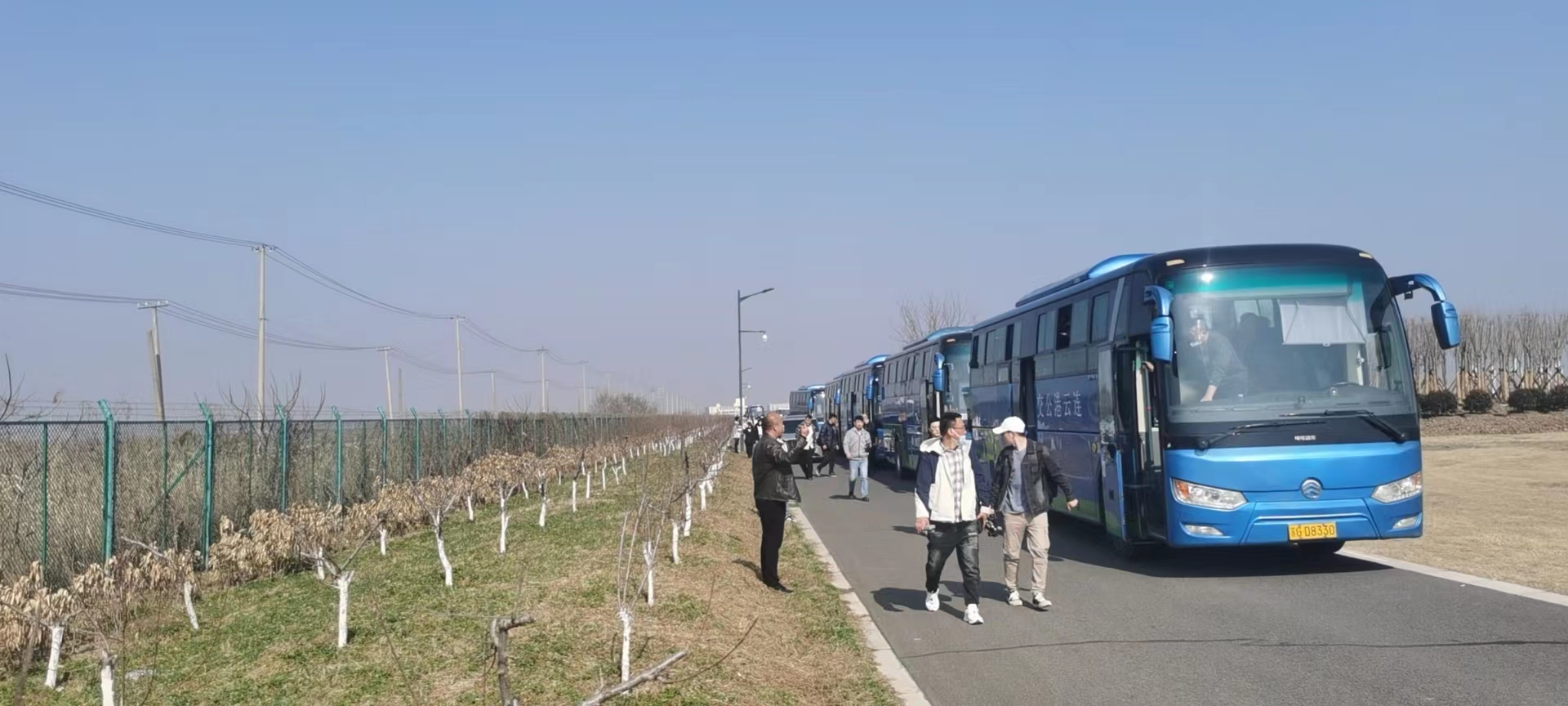 經營發展事業部圓滿完成徐圩管委會義務植樹定制公交運輸保障工作