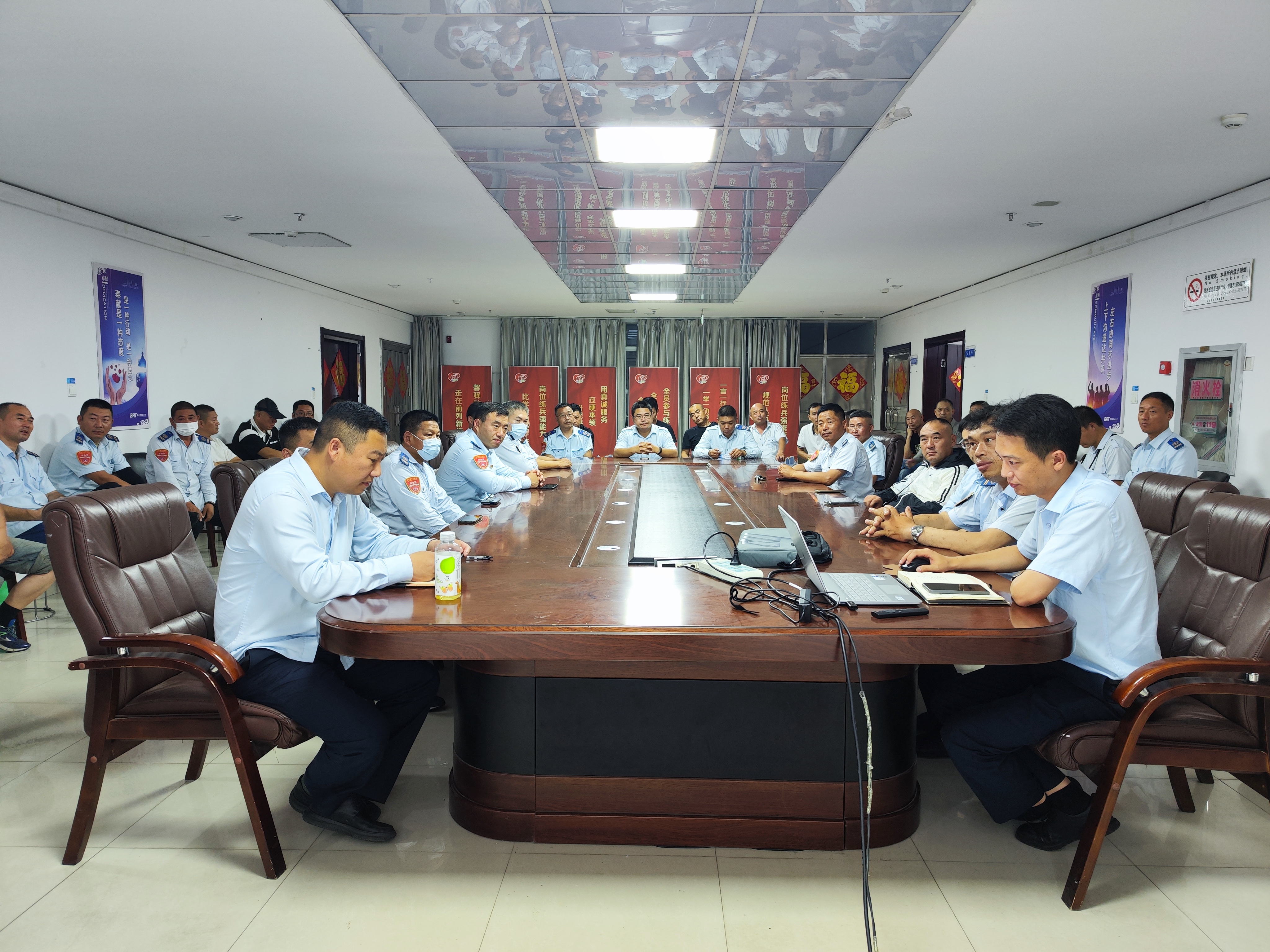 公交集團(tuán)快速公交事業(yè)部開展安全行車專題會(huì)議