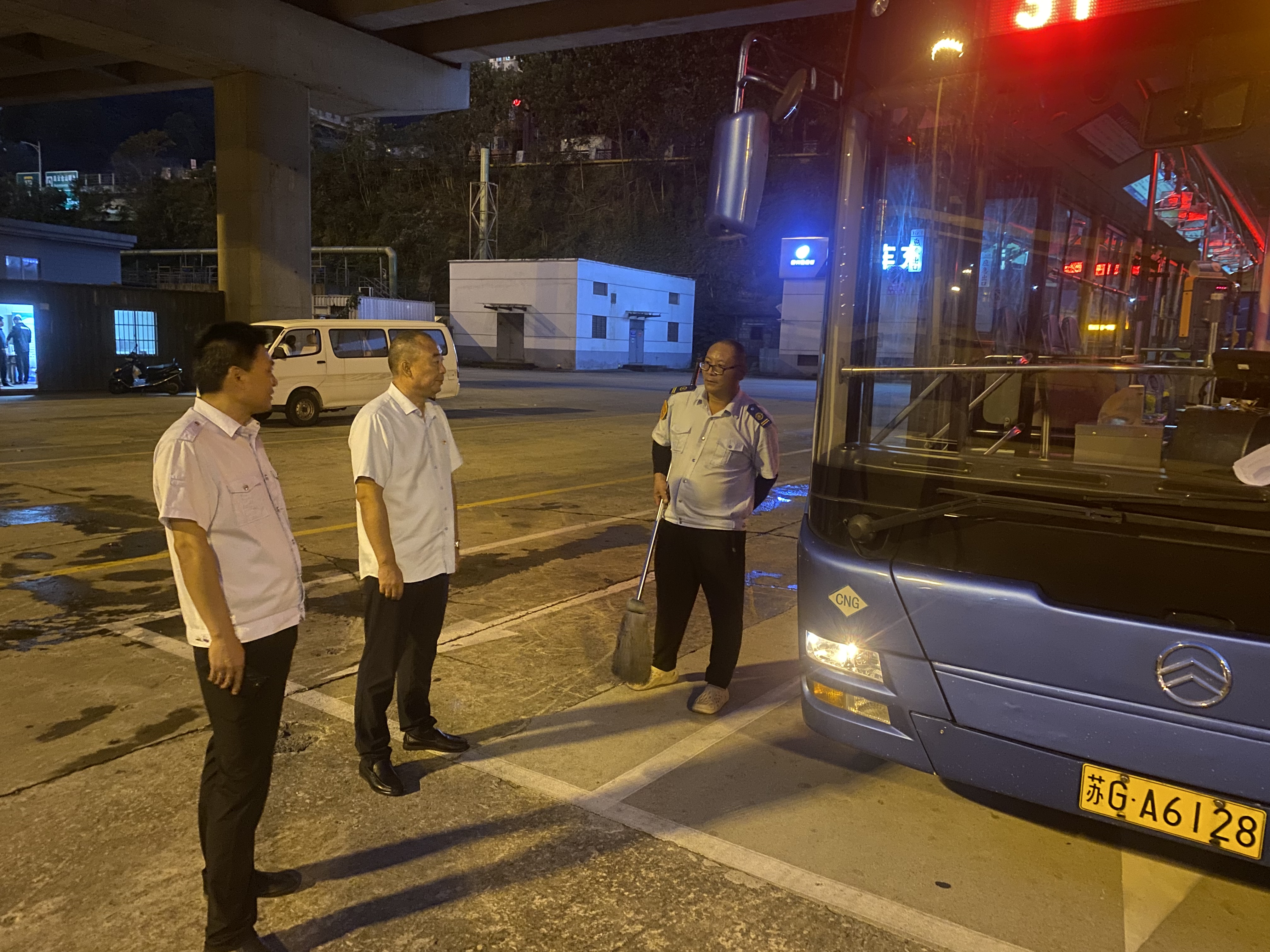 公交集團(tuán)公交事業(yè)二部持續(xù)開展安全生產(chǎn)早、晚檢查工作