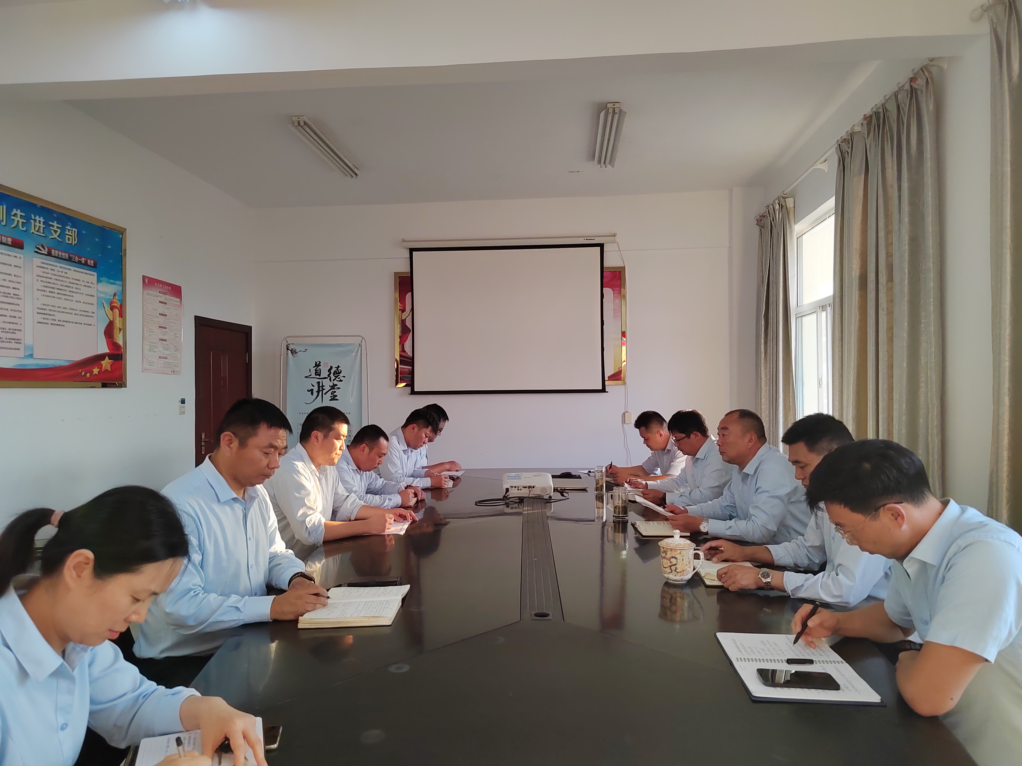 公交集團公交事業(yè)二部開展黨員干部談心談話活動