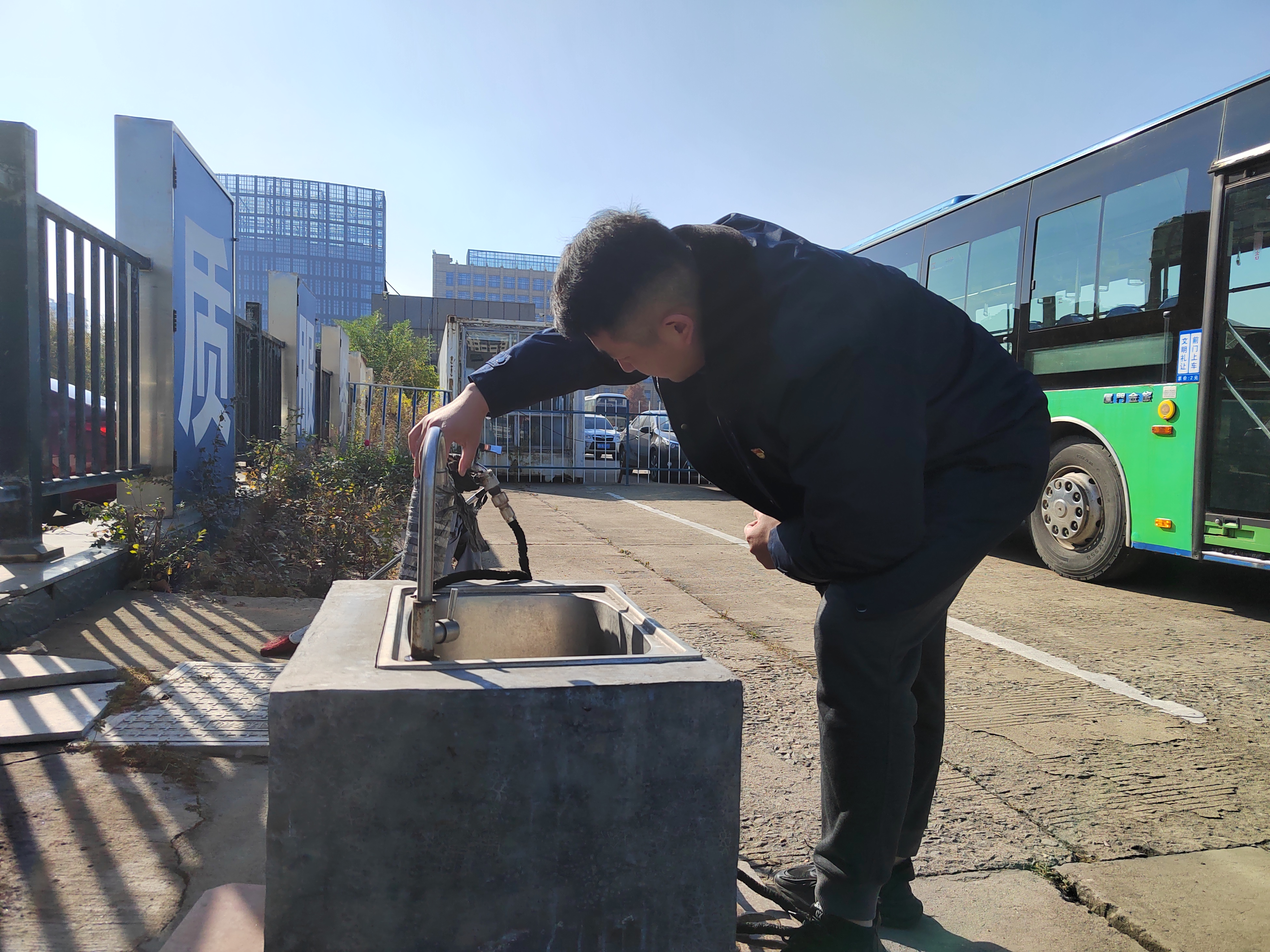 公交集團公交事業二部開展冬季防寒防凍水電設施專項檢查