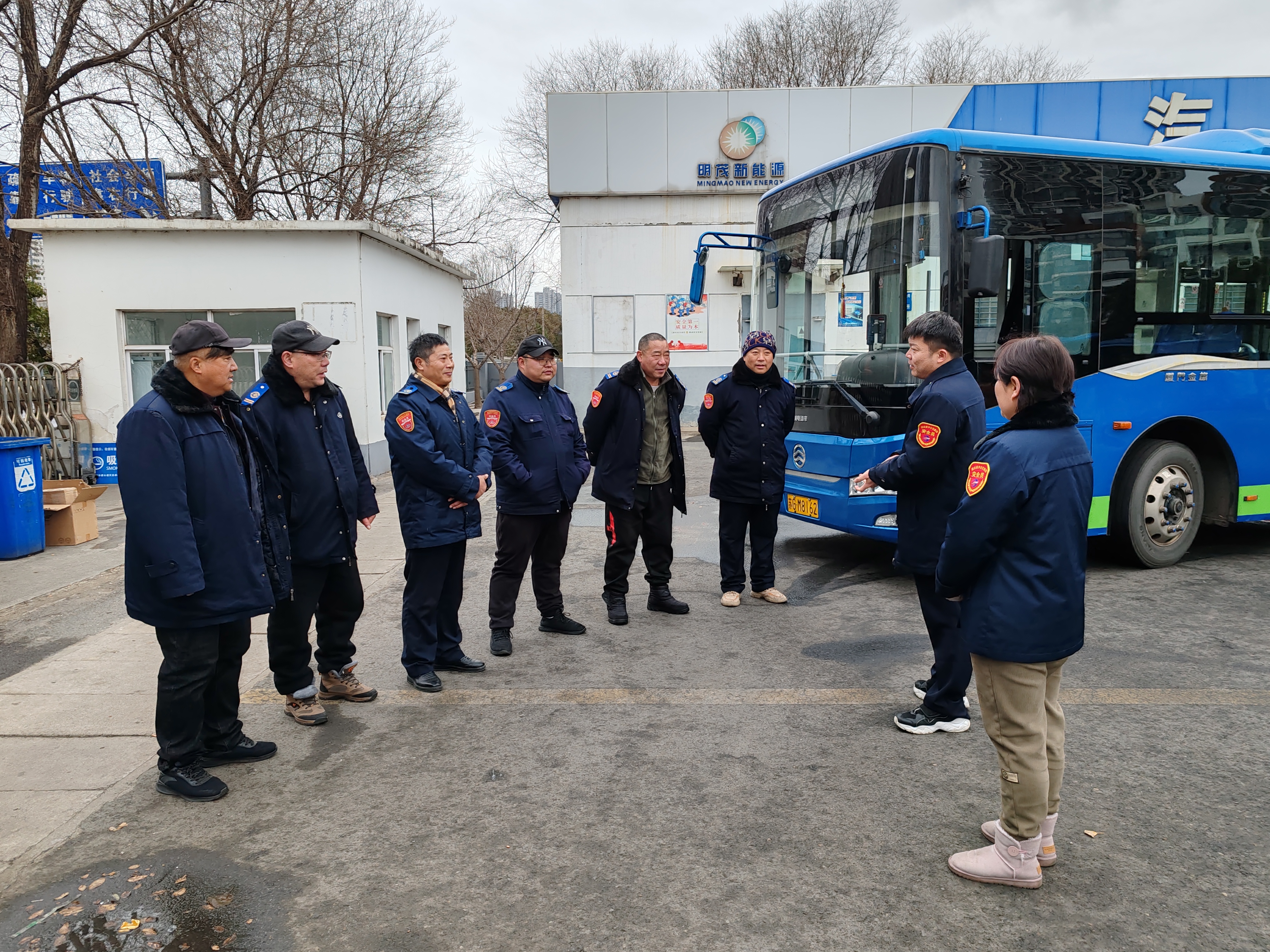 公交集團(tuán)公交事業(yè)二部開(kāi)展安全合格班組安全日宣傳活動(dòng)