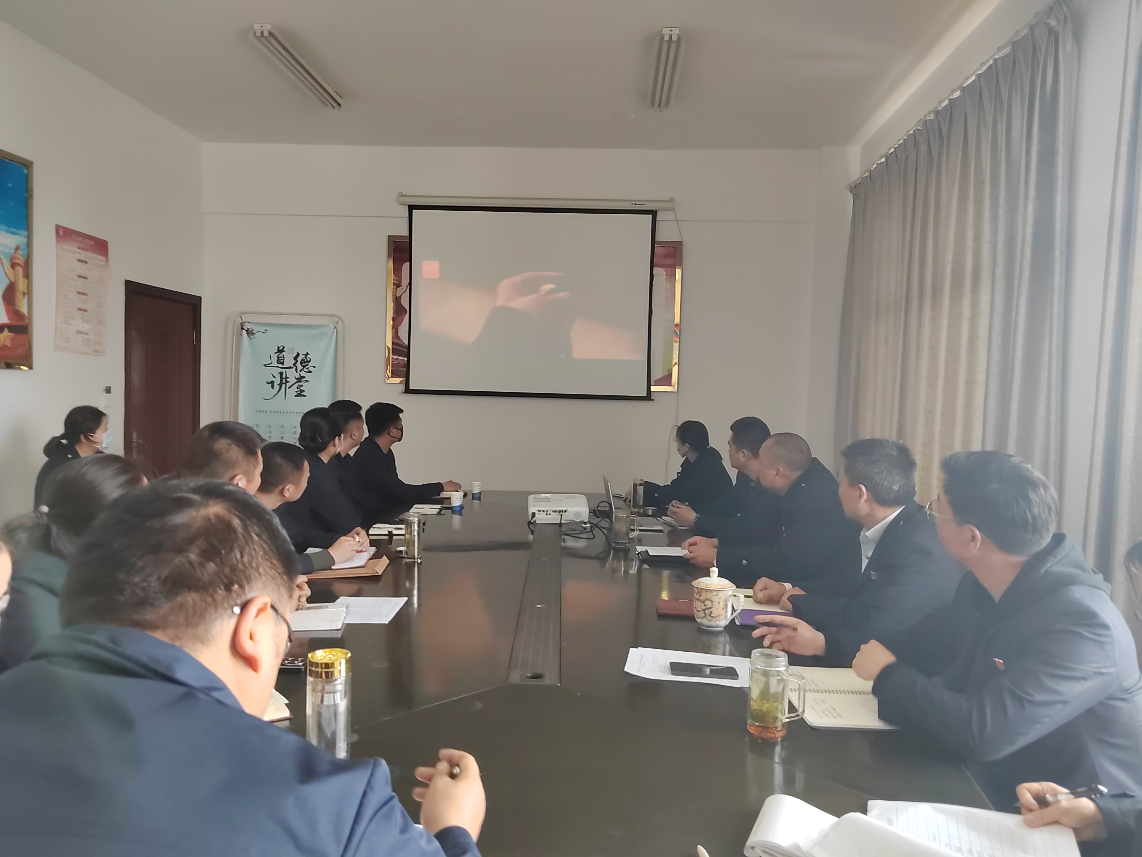 以案為鑒知敬畏 筑牢底線促廉潔——公交集團公交事業(yè)二部組織集中觀看廉政 警示教育片