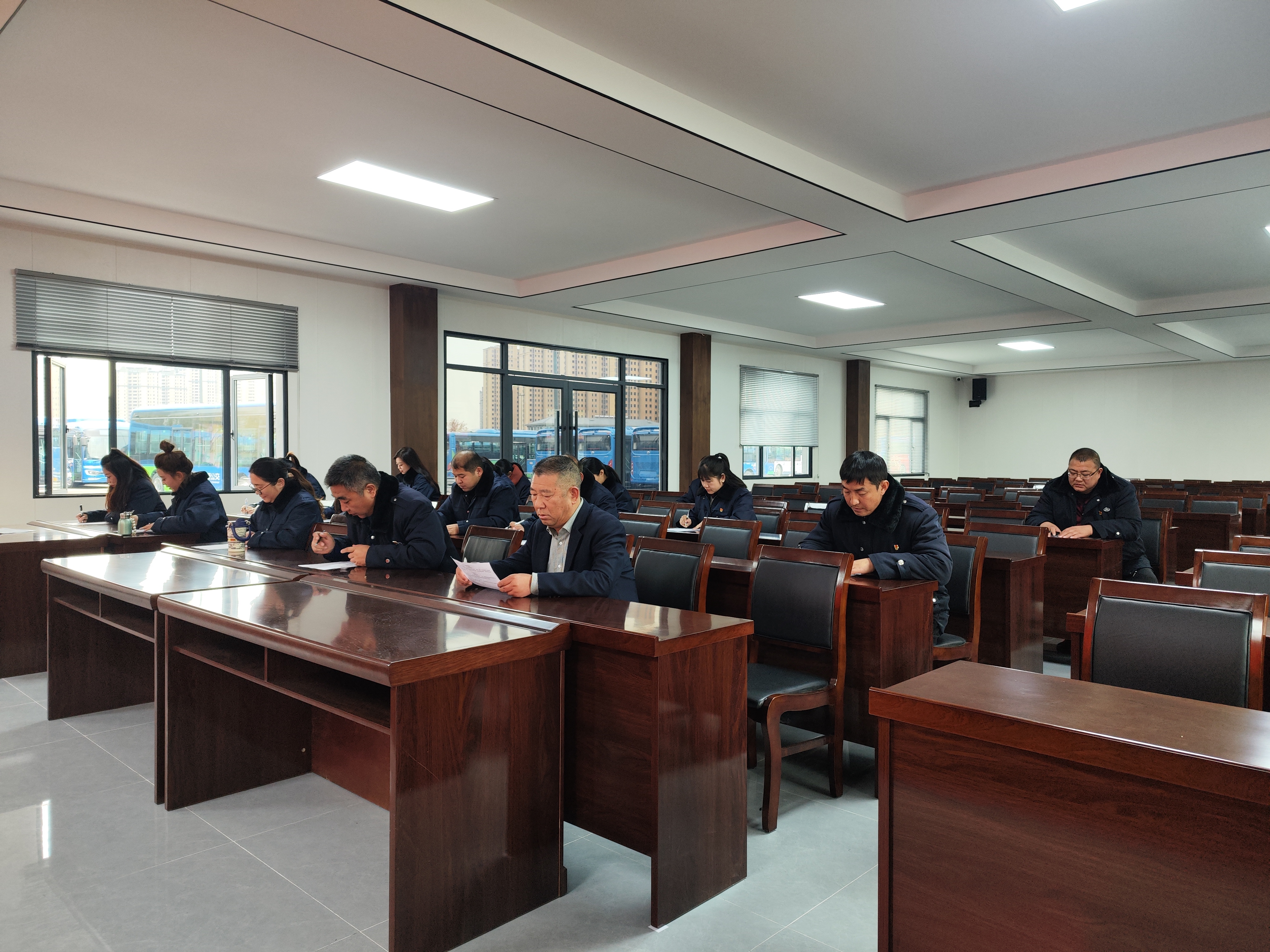 公交集團公交事業(yè)一部開展干部職工廉政專題培訓