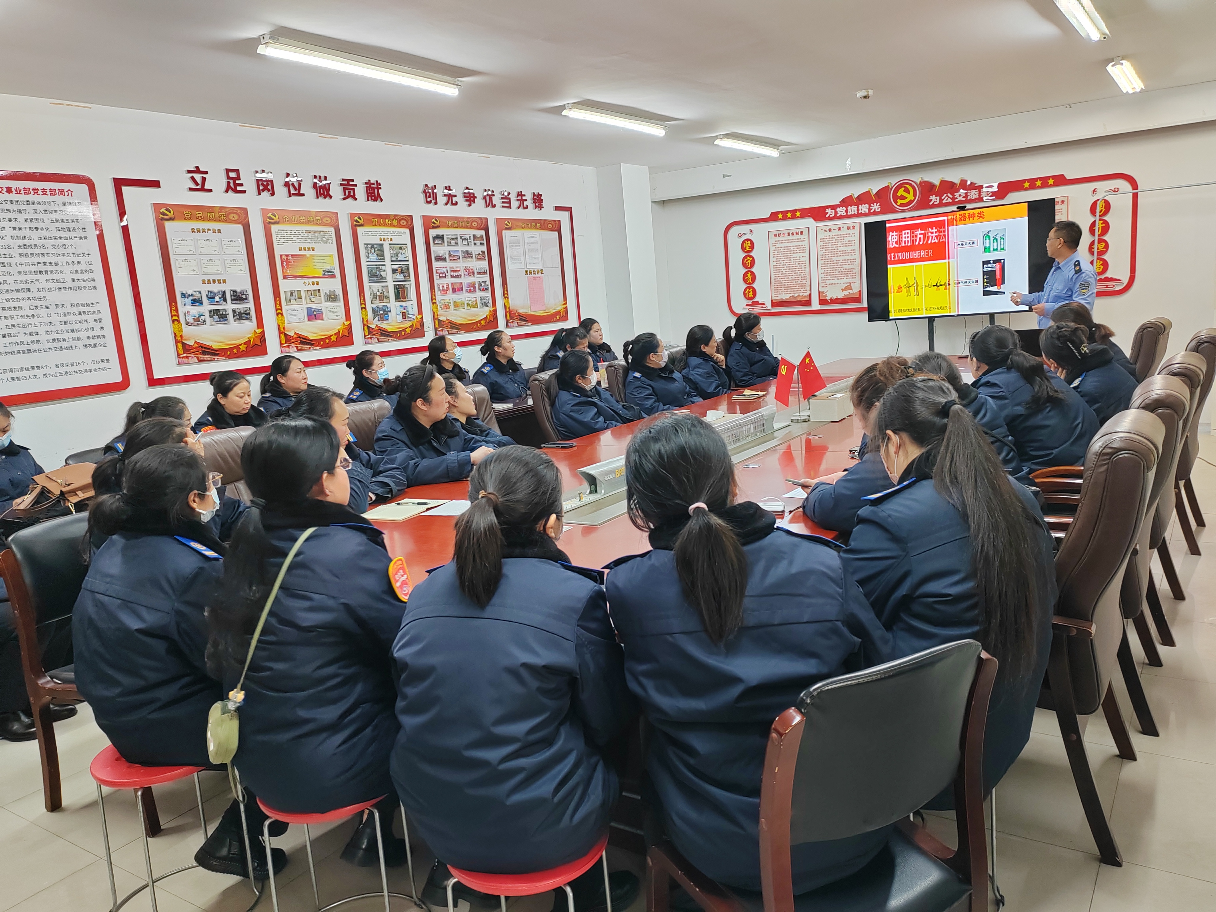 公交集團組織站務員開展“預防為主，生命至上”消防知識培訓