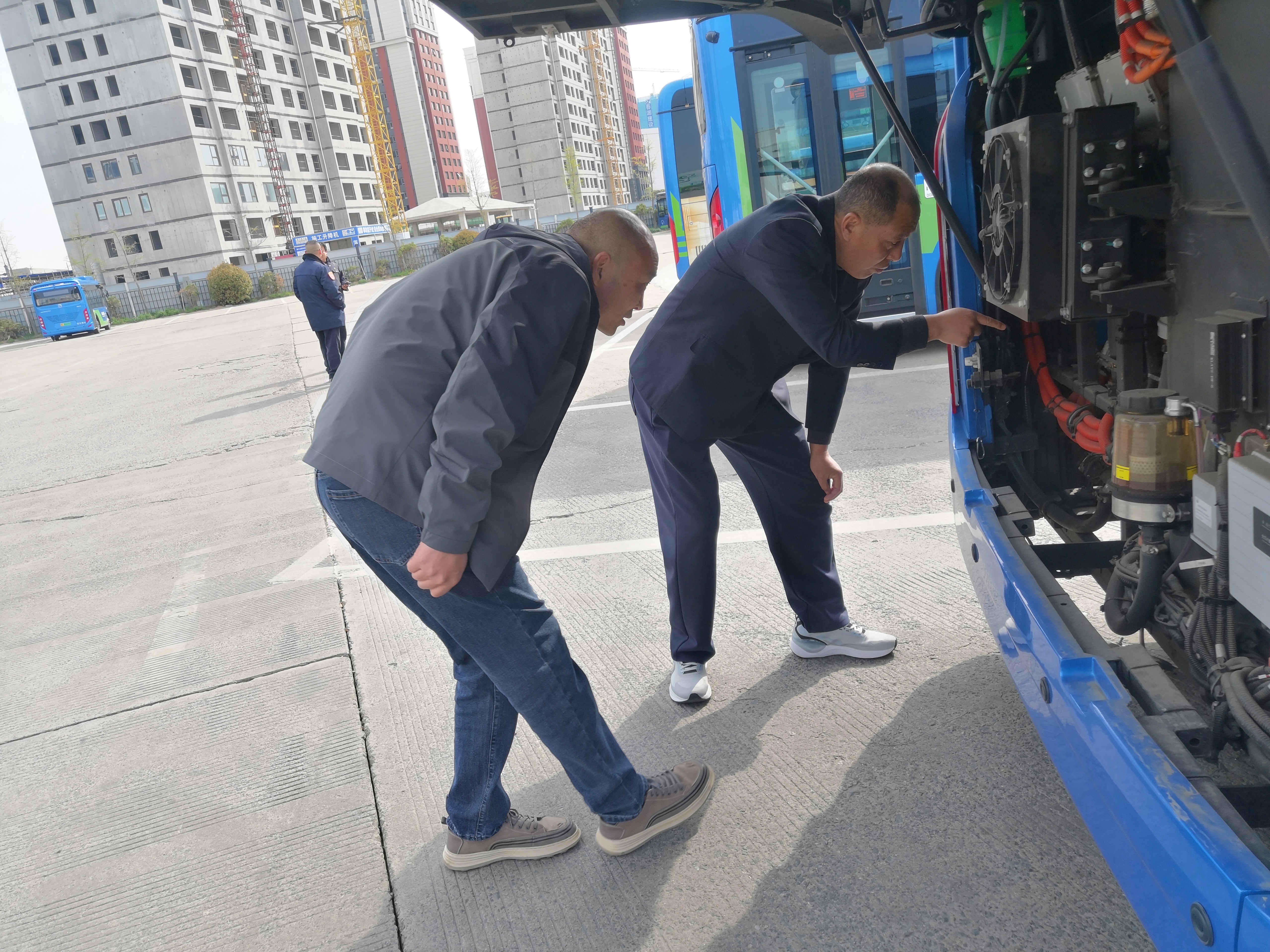 快速公交開展清明節前安全生產大檢查