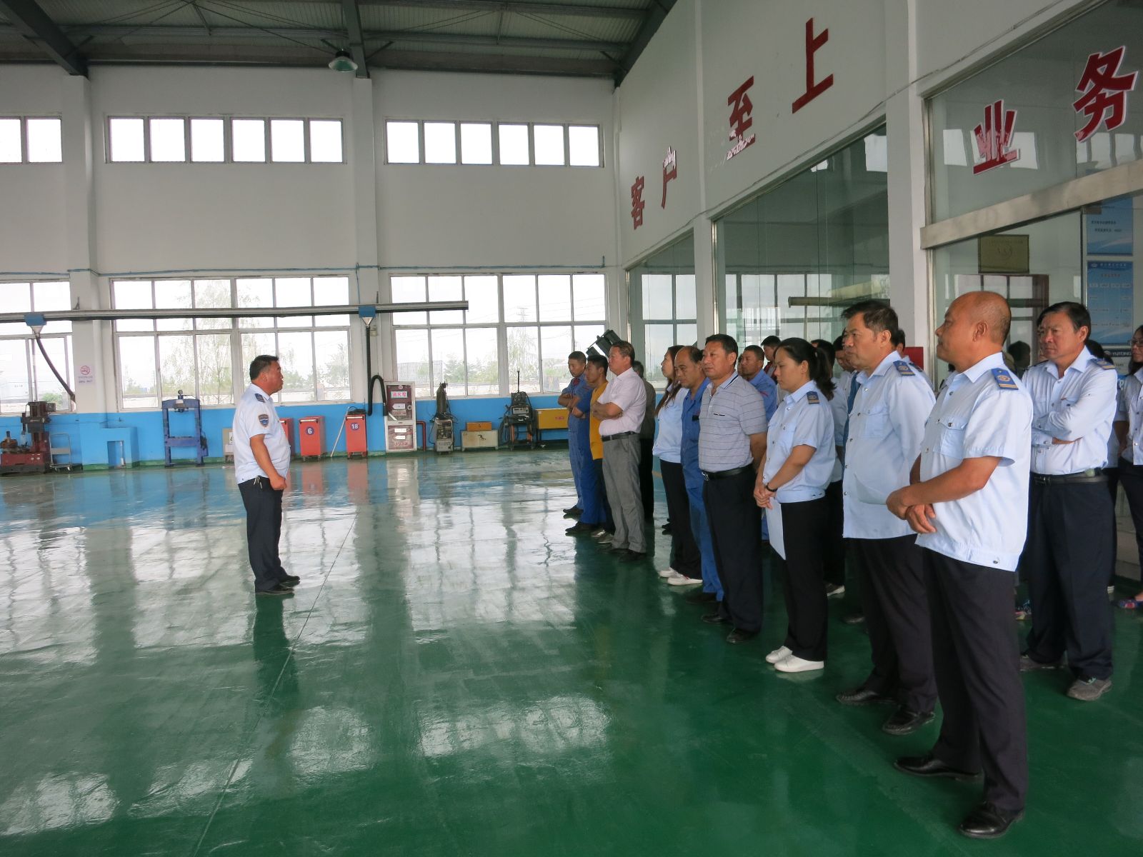 公交集團汽服公司積極宣傳 營造文明城市創建氛圍