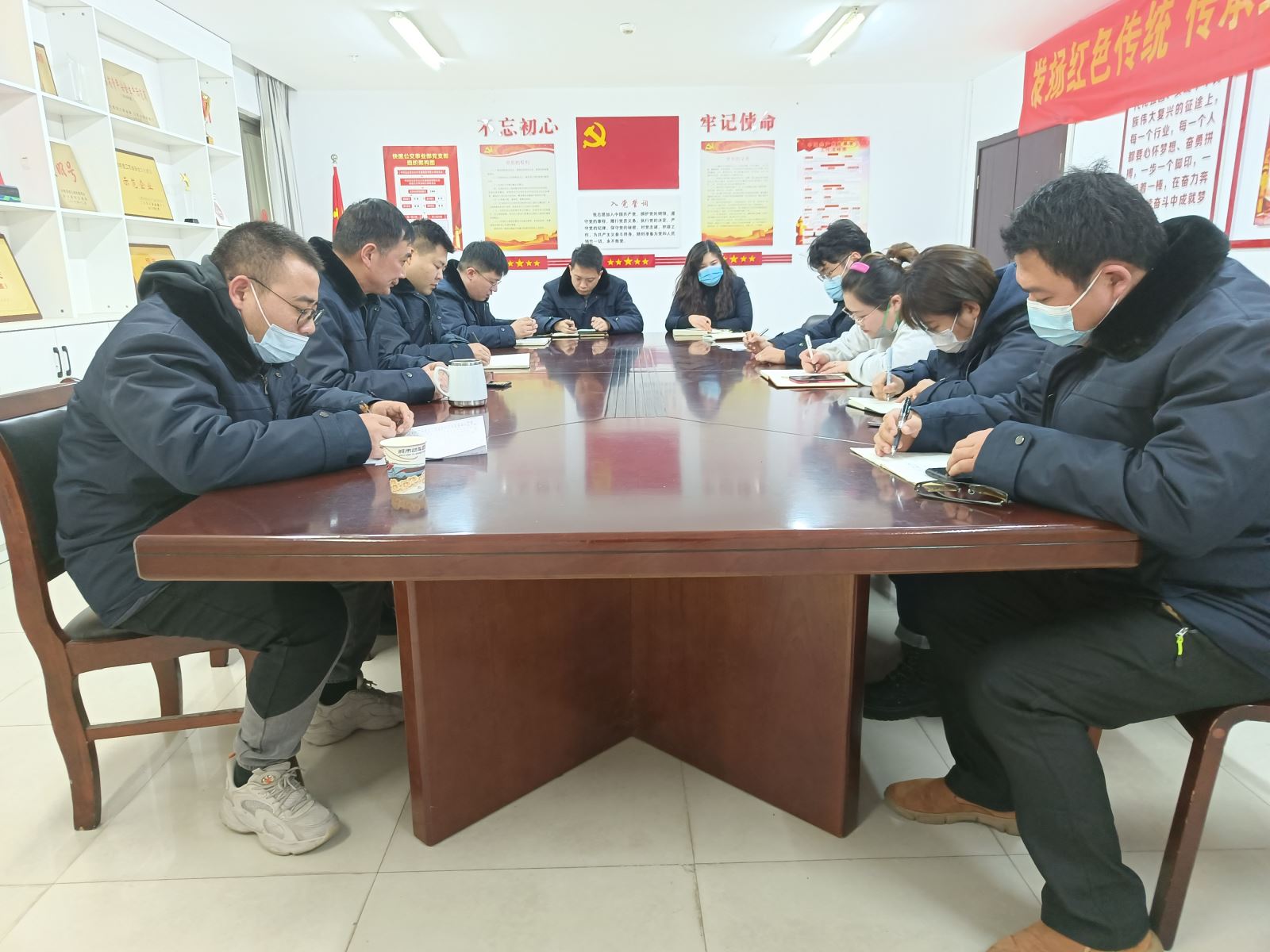 公交集團(tuán)快速公交事業(yè)部召開(kāi)運(yùn)營(yíng)生產(chǎn)工作會(huì)議