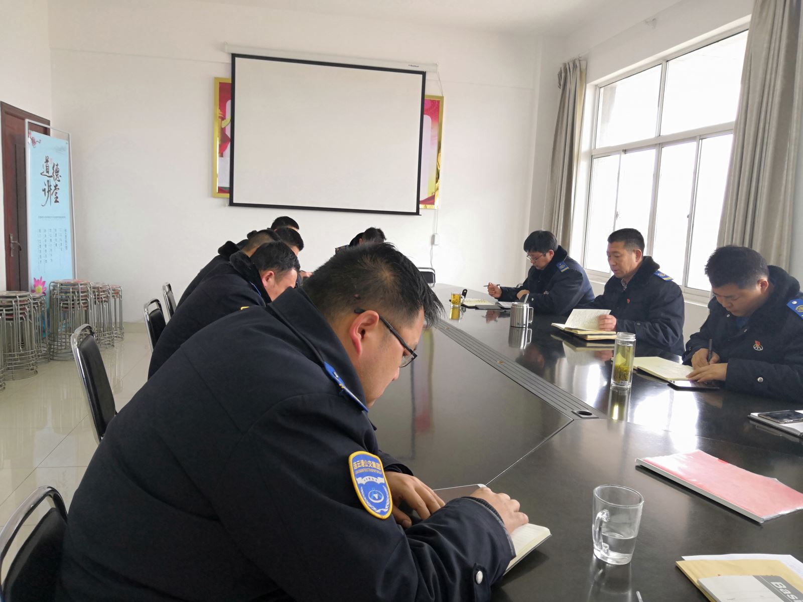 公交集團(tuán)公交事業(yè)二部召開“兩會(huì)”安全生產(chǎn)專題會(huì)