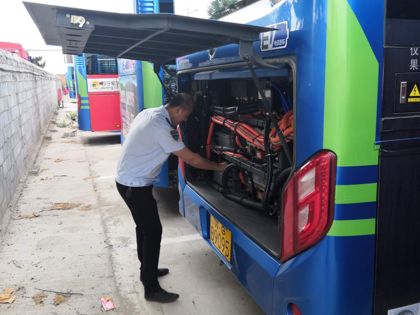 公交集團公交事業一部開展國慶節前場站及所屬車輛安全專項檢查