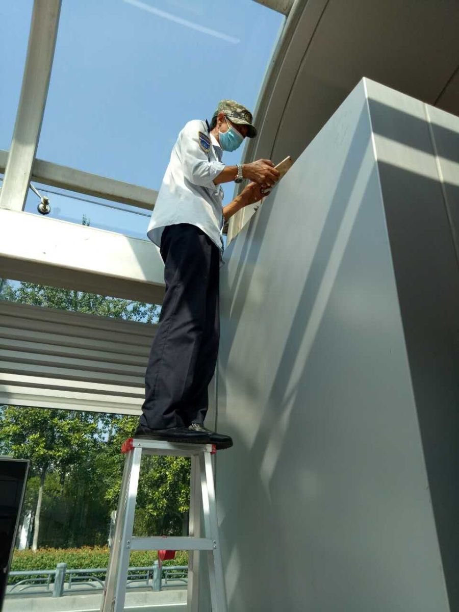 公交快速公司總務科不畏高溫酷暑 全力奮戰站臺創文一線