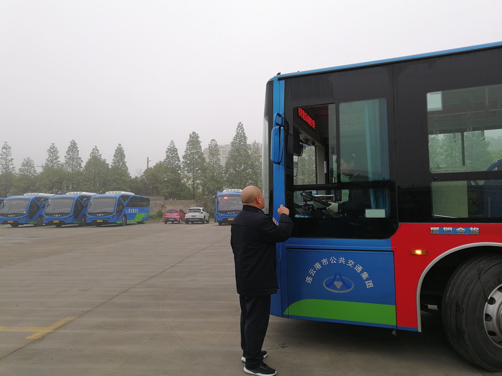 公交集團公交事業一部啟動“霧天”應急預案保障正常運營