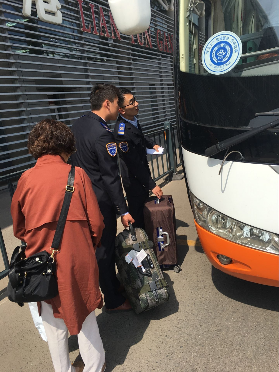 公交佳連公司開展“文明系列活動”為創建文明城市增光添彩