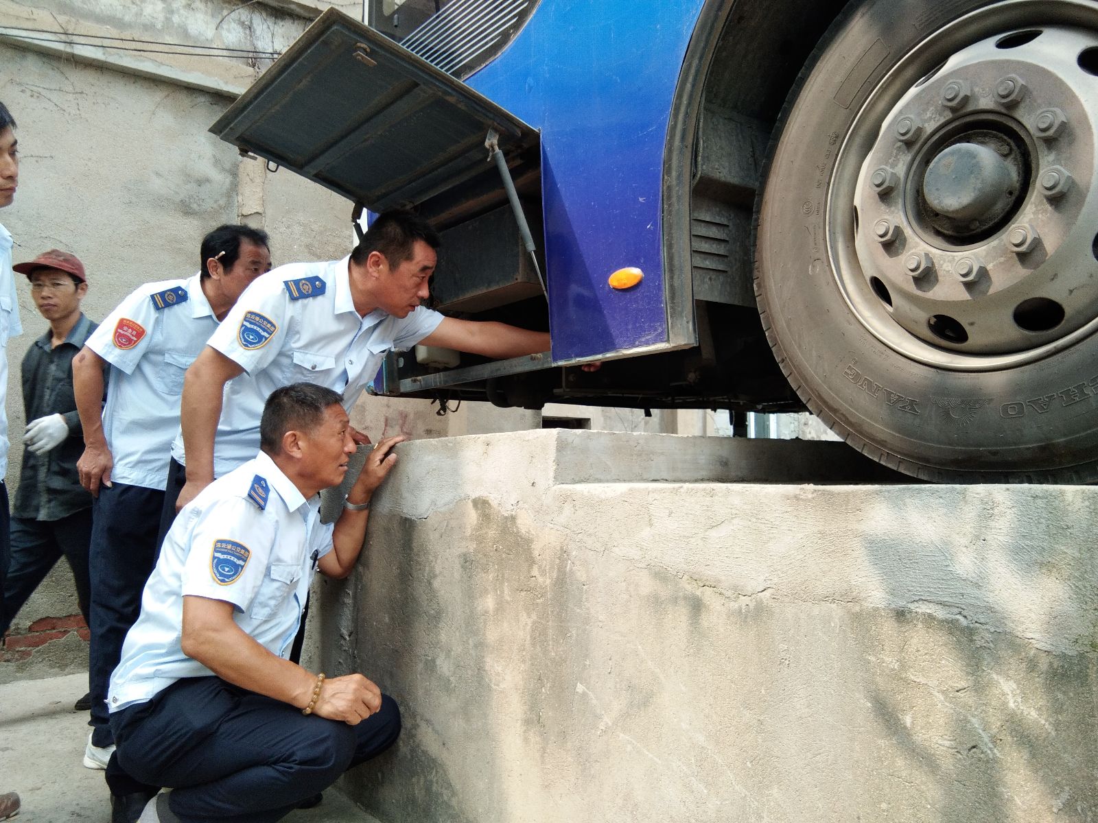 公交新浦公司開(kāi)展例保大檢查工作