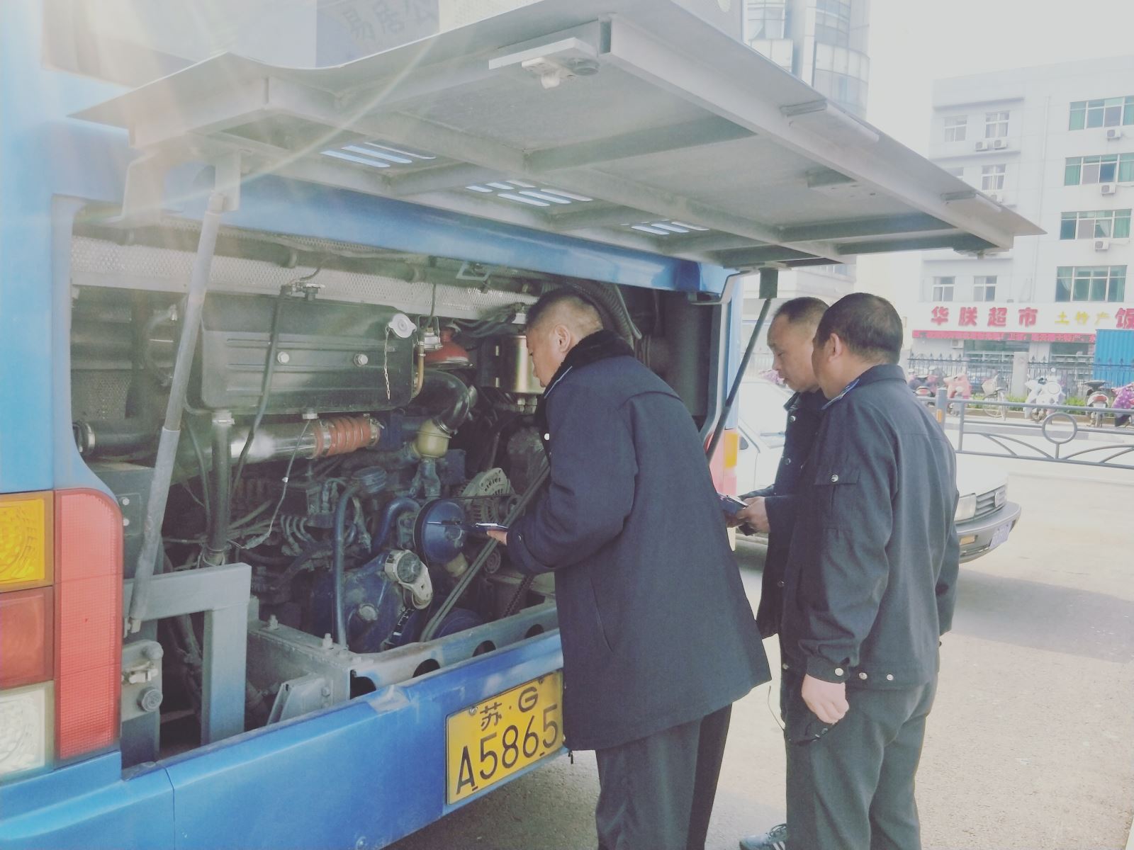 公交集團(tuán)公交事業(yè)一部開展上路上線檢查消除安全隱患