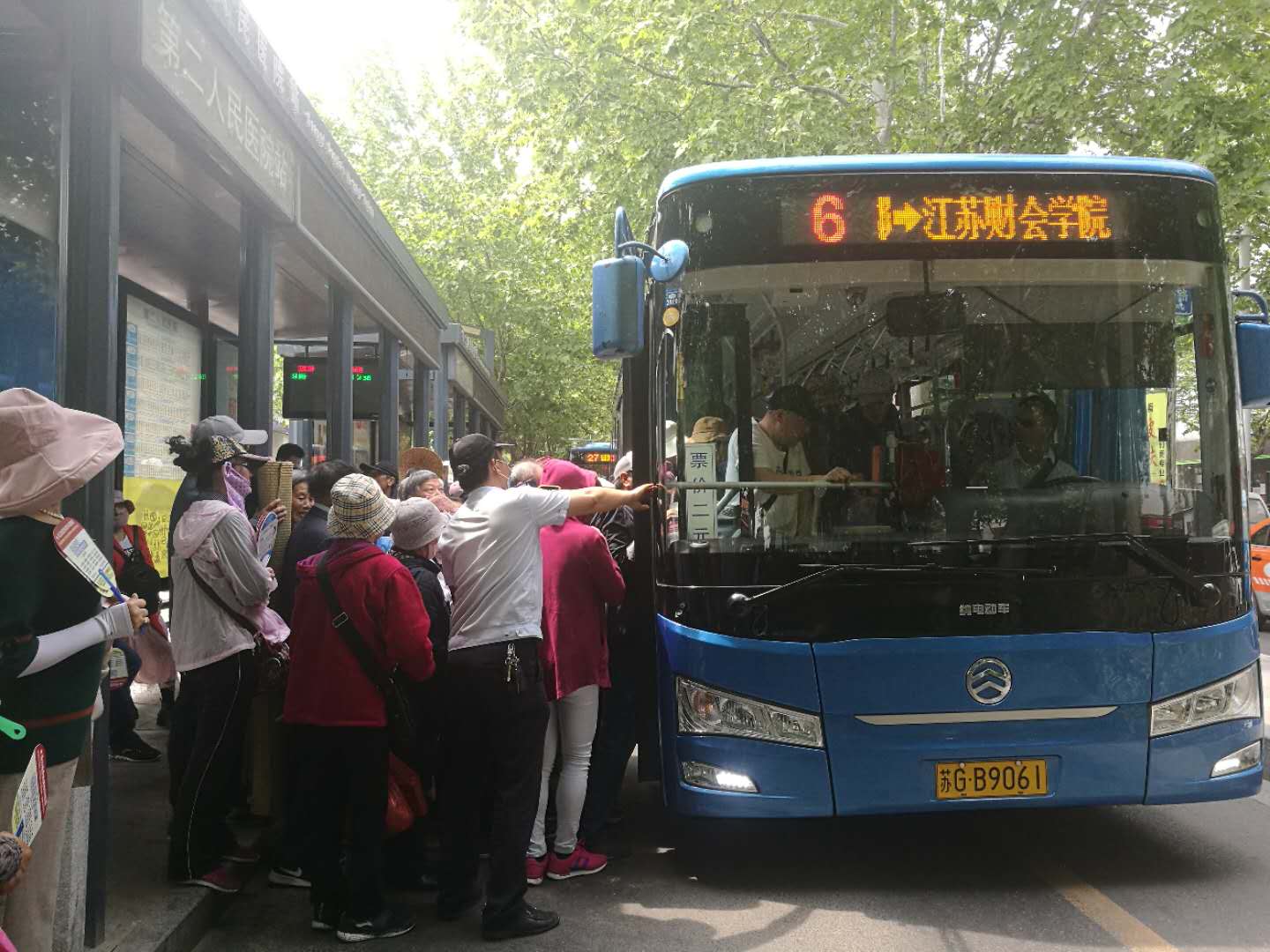 公交集團(tuán)圓滿完成海州白虎山廟會(huì)運(yùn)輸保障工作