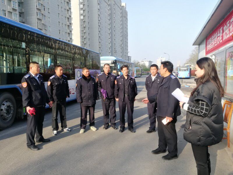 公交集團(tuán)公交事業(yè)一部備戰(zhàn)“安全生產(chǎn)，優(yōu)質(zhì)服務(wù)”百日競(jìng)賽活動(dòng)