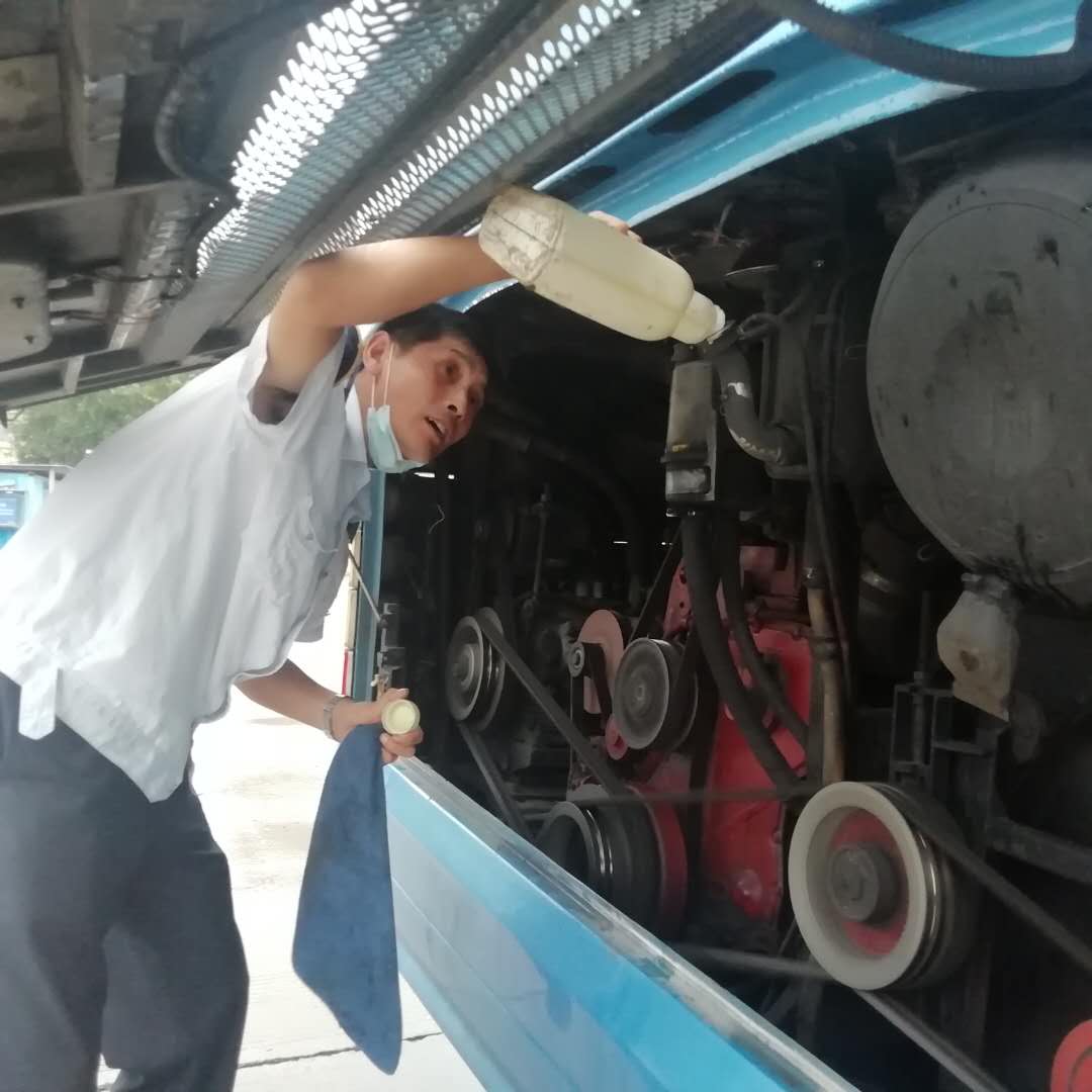 公交集團(tuán)快速公交事業(yè)部深入開展創(chuàng)文檢查