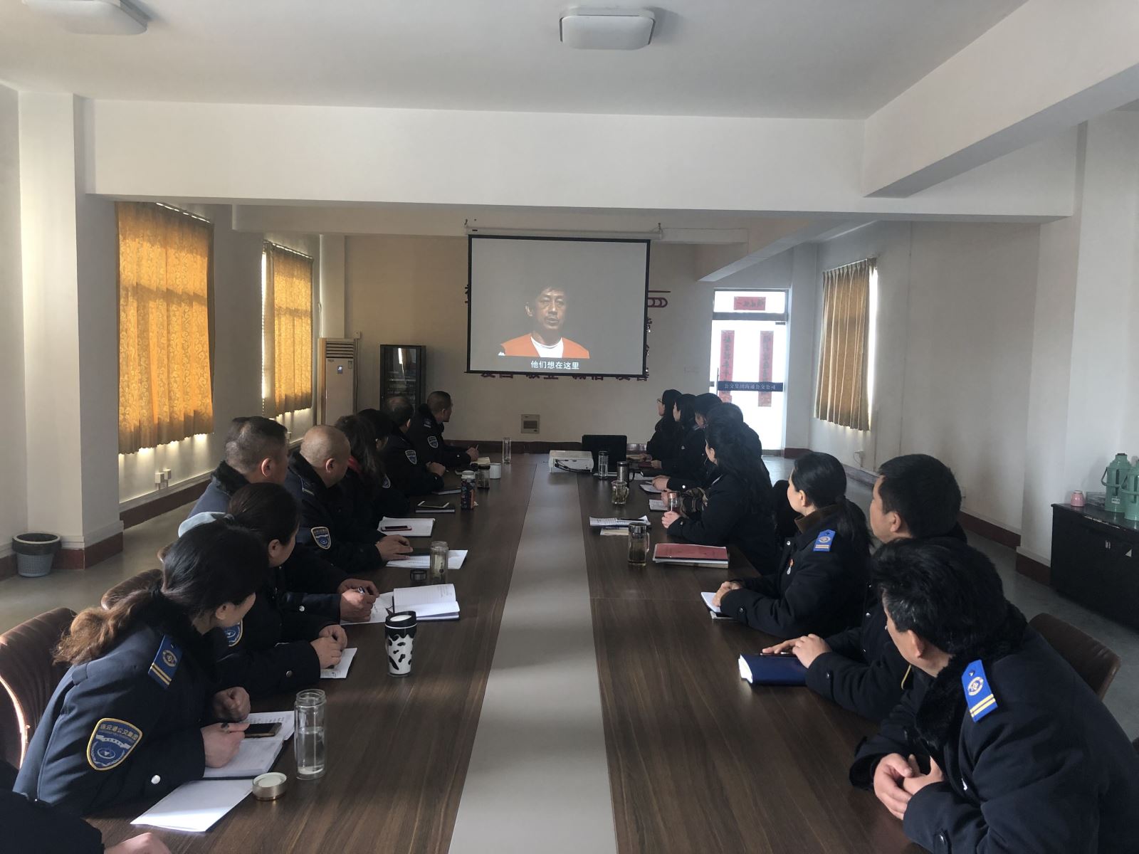 公交集團(tuán)事業(yè)一部、經(jīng)營發(fā)展事業(yè)部組織觀看廉政教育片《遼寧人大原副主任宋勇案例》