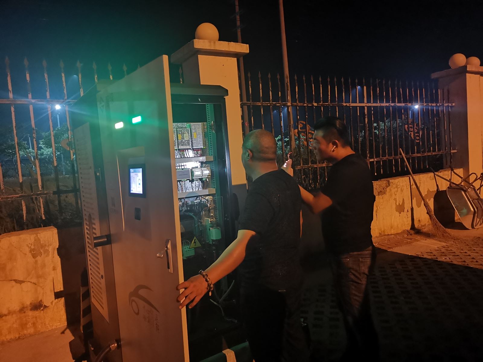 經(jīng)營發(fā)展事業(yè)部開展臨時(shí)充電樁隱患排查工作