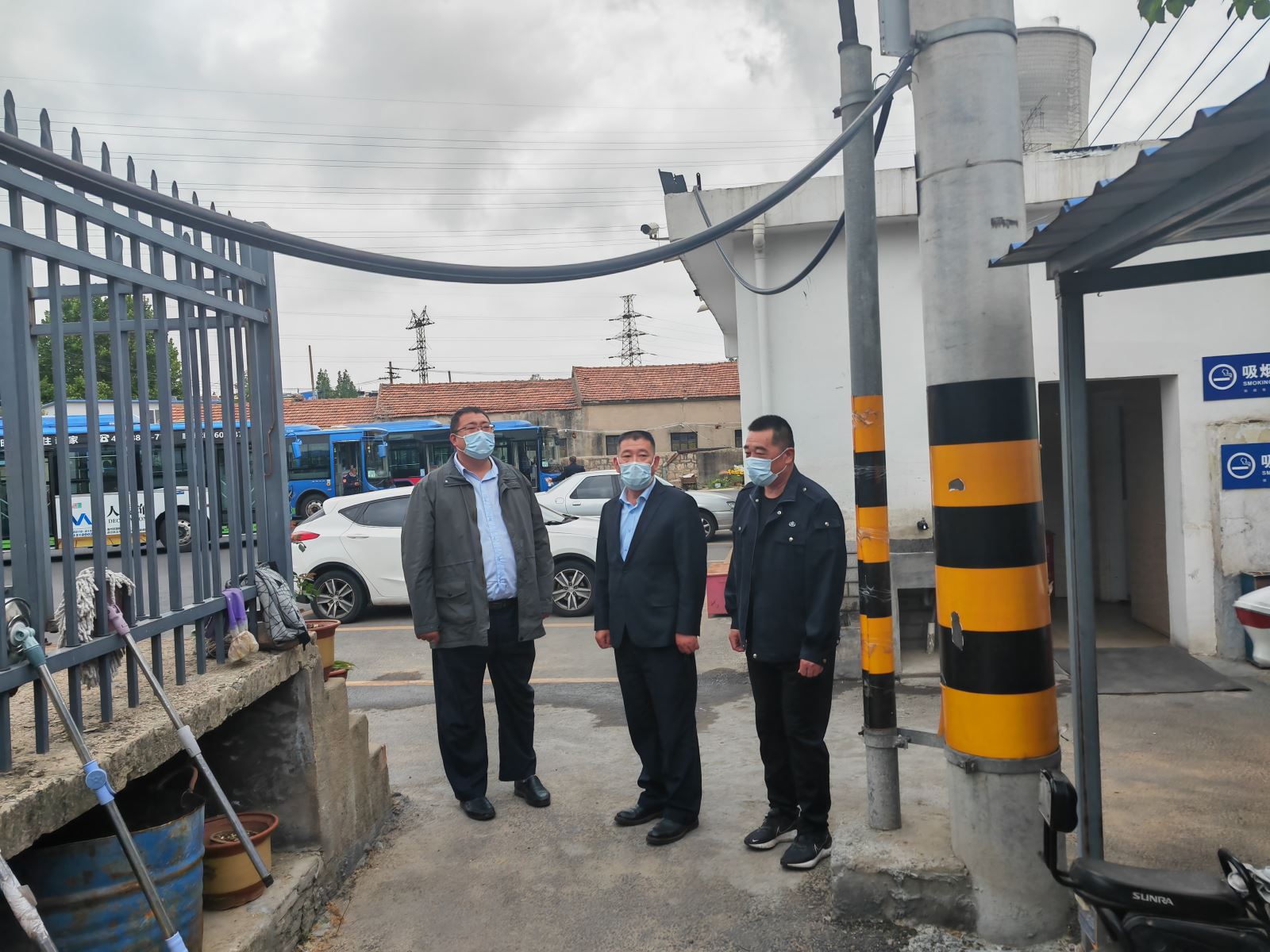 公交集團(tuán)公交事業(yè)一部拉緊安全紅繩 提前部署西門場(chǎng)站汛期安全防范措施