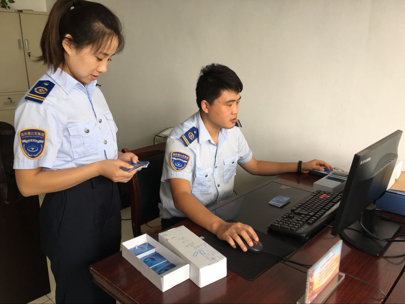 公交集團順利完成港口集團二季度通勤乘車卡辦理工作