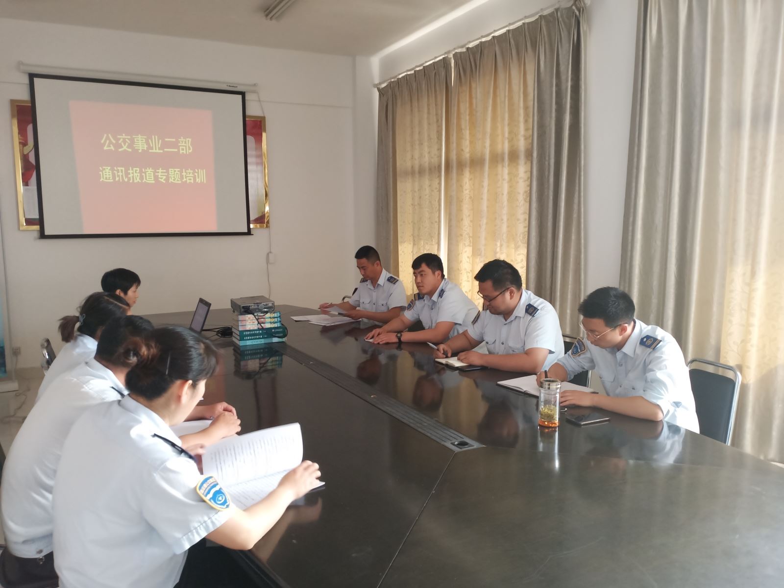 公交集團(tuán)公交事業(yè)二部開(kāi)展通訊報(bào)道專題培訓(xùn)