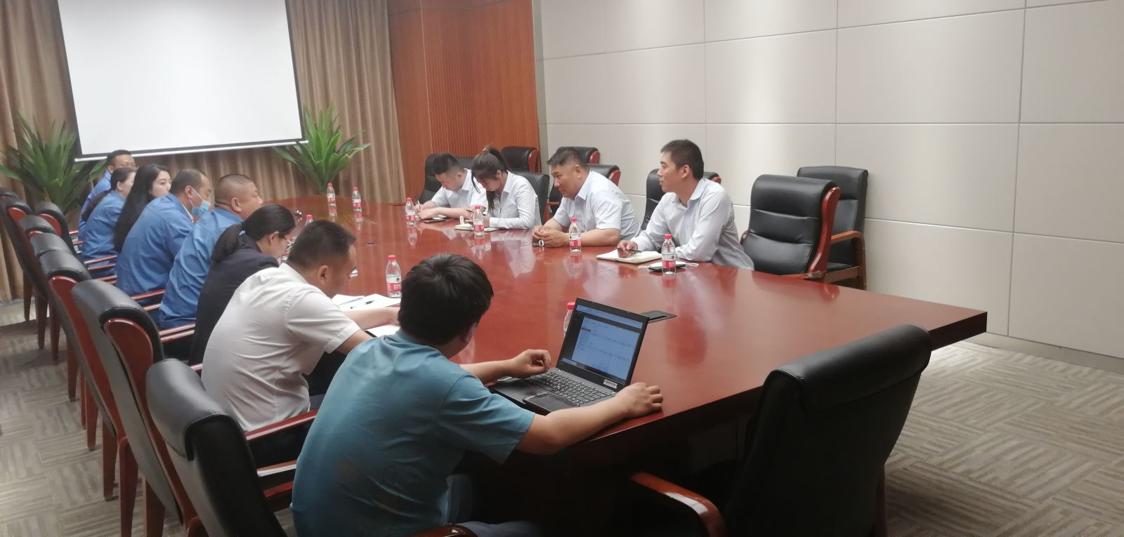 公交集團(tuán)經(jīng)營(yíng)發(fā)展事業(yè)部走訪業(yè)務(wù)單位開(kāi)展定制公交調(diào)研