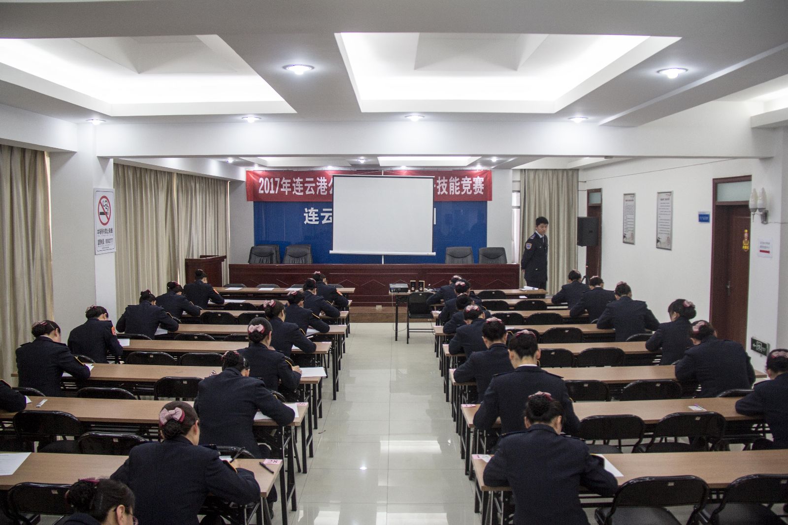 公交集團(tuán)2017年站務(wù)員服務(wù)技能競(jìng)賽正式開(kāi)賽