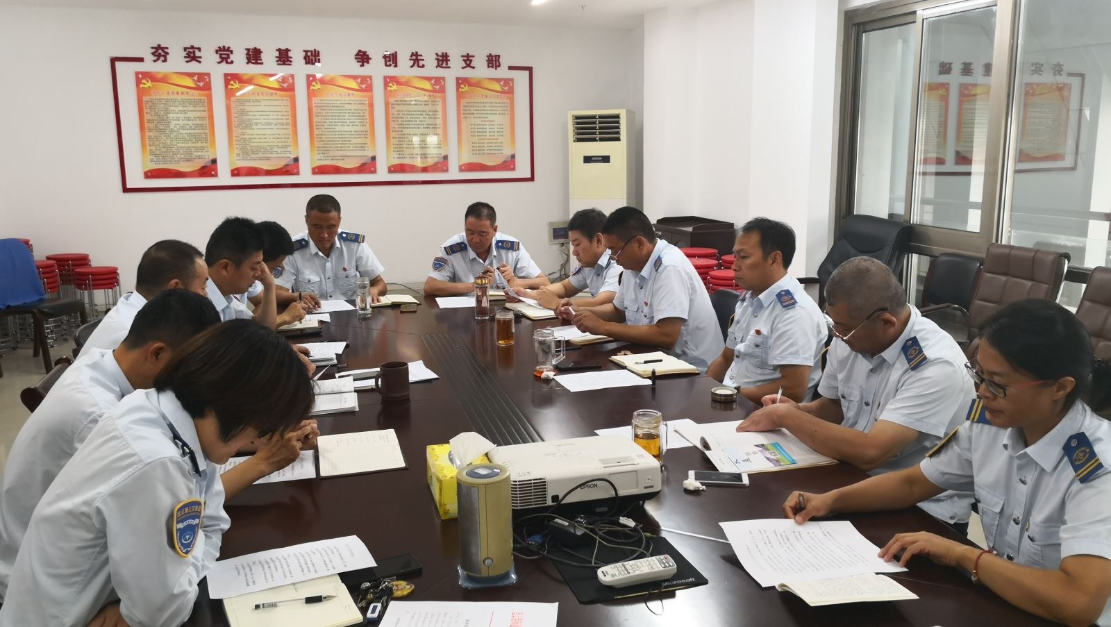 公交集團快速公交公司召開安全生產責任落實工作會議