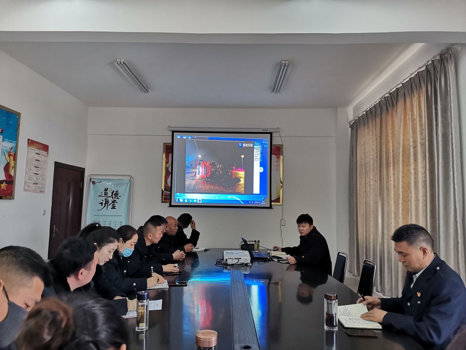 公交事業二部開展安全、機務工作專題會議