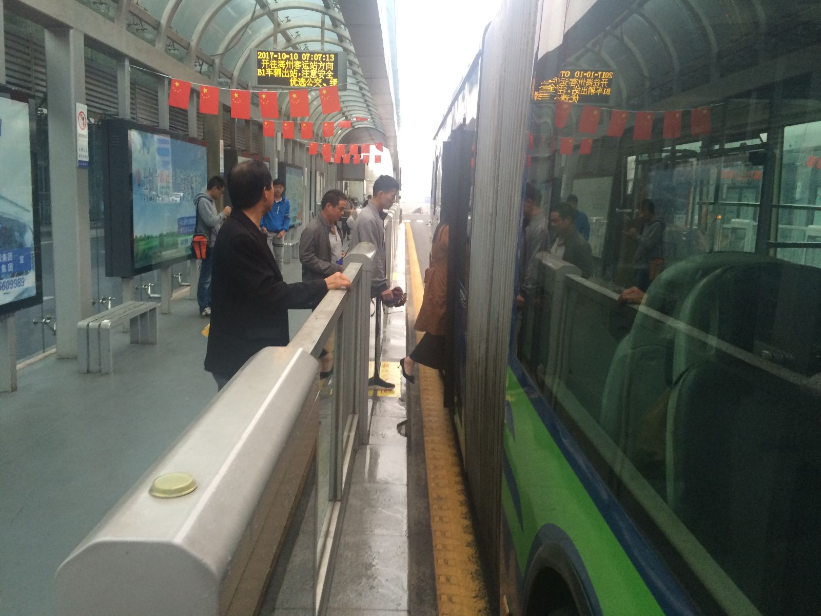 公交快速公司做好霧霾天氣安全保障工作