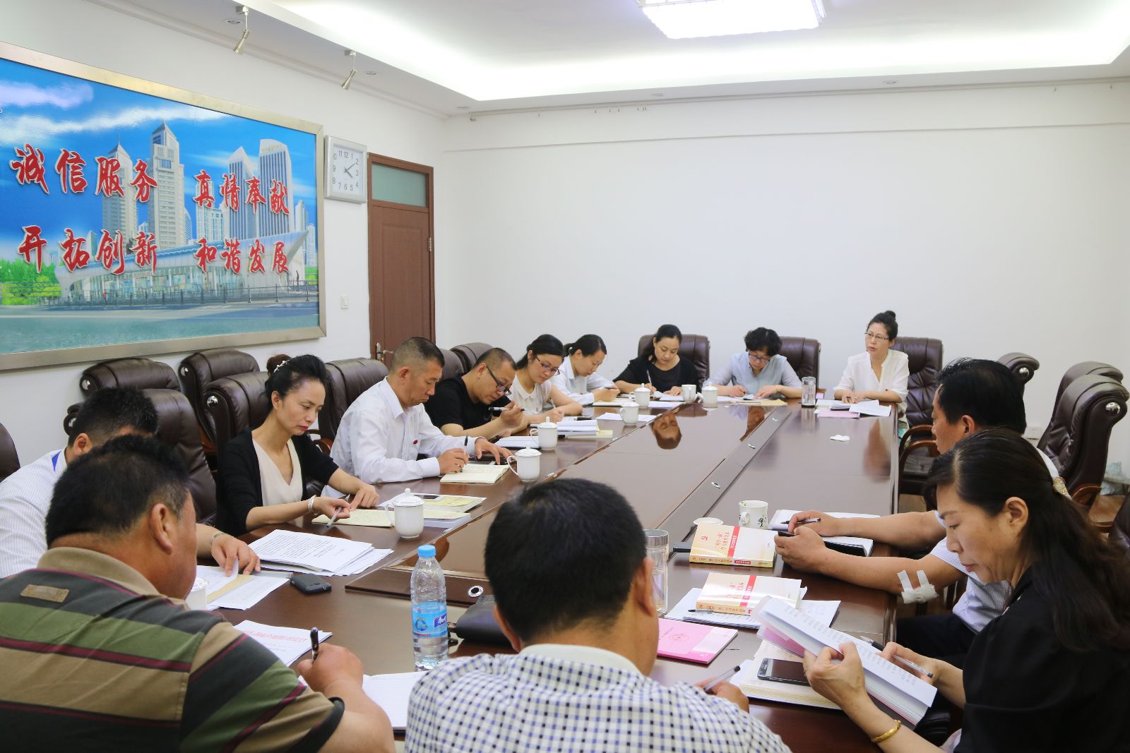 海通公交公司開展“兩學(xué)一做”支部書記專題學(xué)習(xí)培訓(xùn)