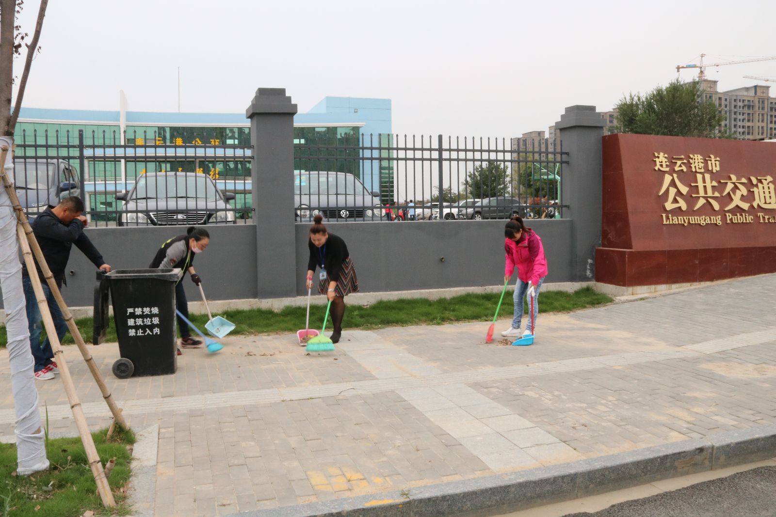 公交集團組織開展創衛衛生大掃除工作