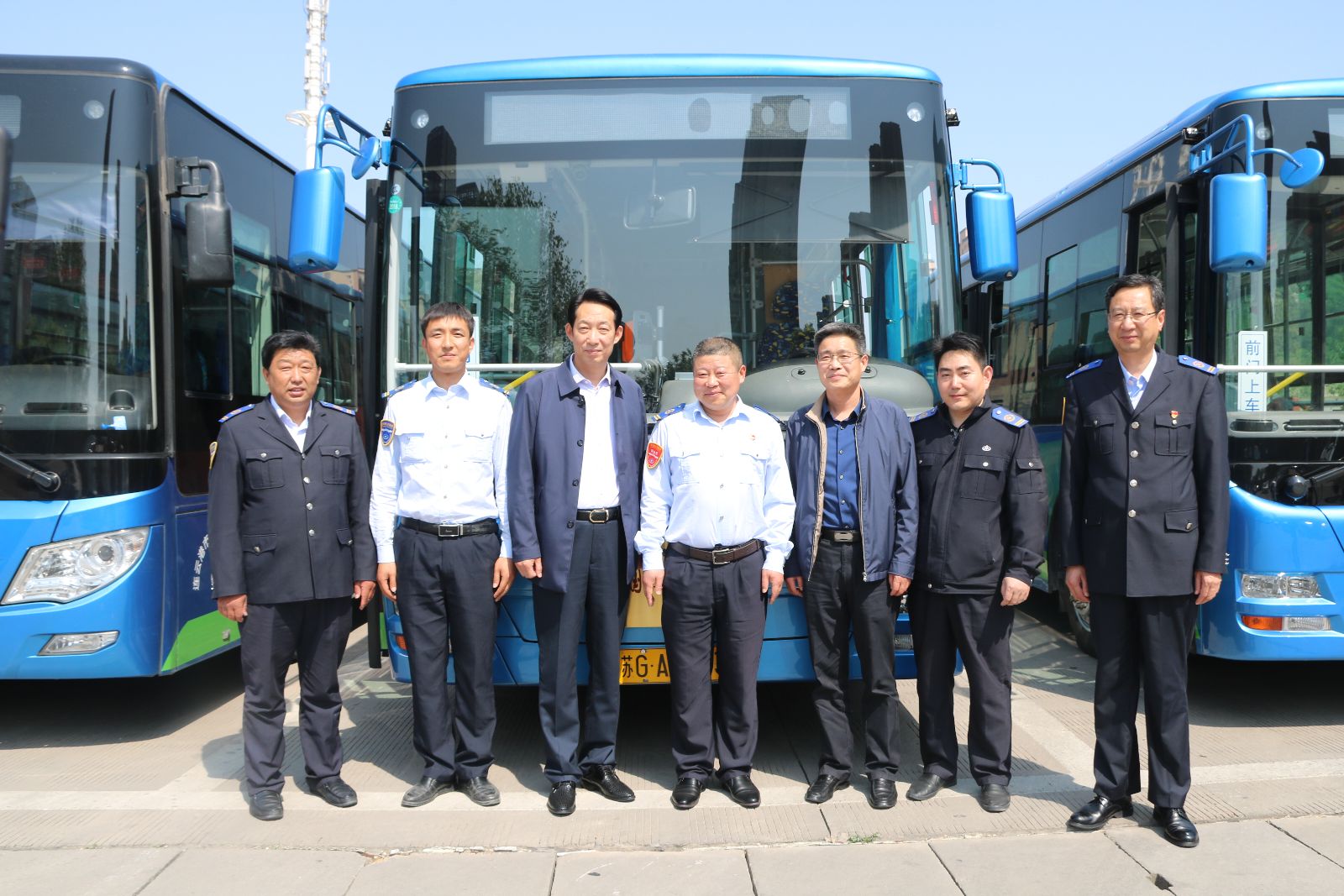 交通控股集團(tuán)領(lǐng)導(dǎo)五一節(jié)前慰問(wèn)公交集團(tuán)一線(xiàn)員工