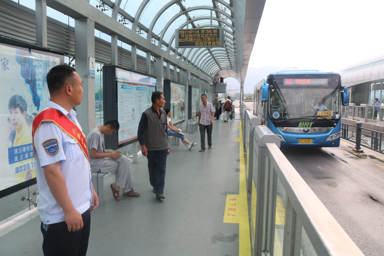 天氣入伏，創文不入伏 公交快速公司繼續做好創文站點值班工作