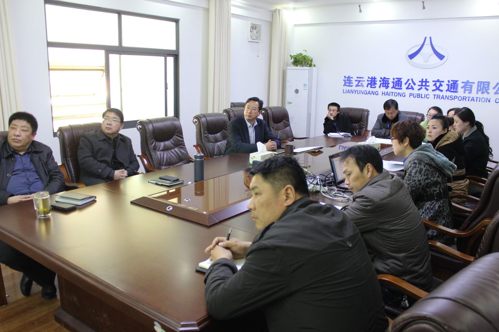 海通公交召開安全標準化創(chuàng)建第一階段總結(jié)會議