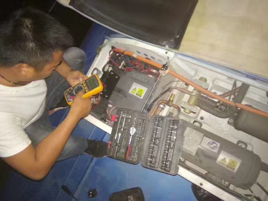 公交集團做好空調清潔、保養工作